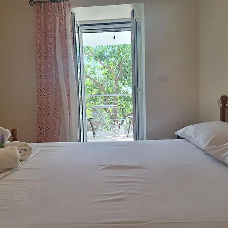 Lucas Apartments Himare Exterior foto