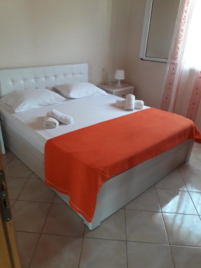 Lucas Apartments Himare Exterior foto