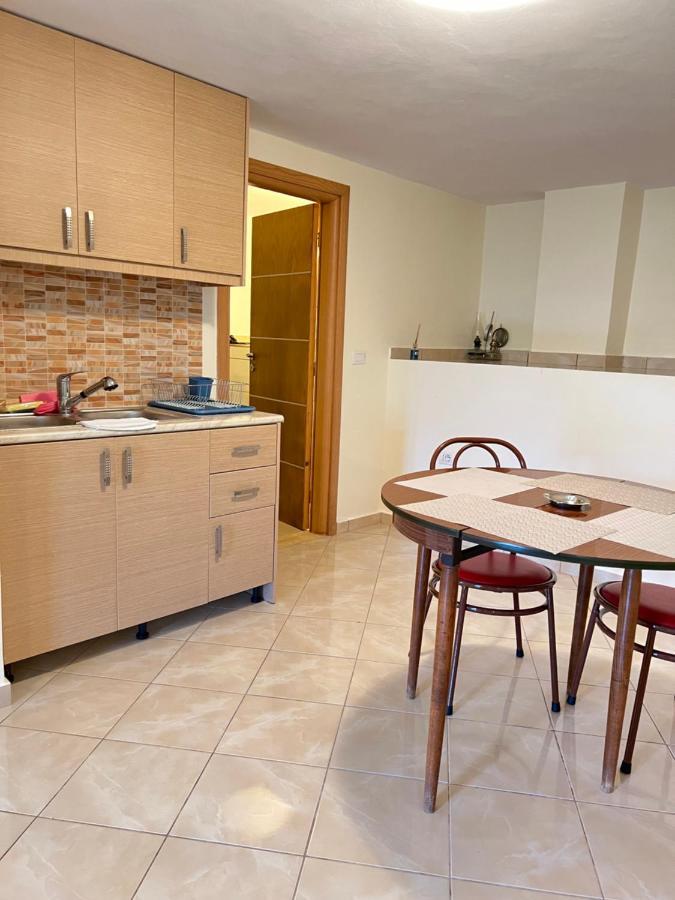 Lucas Apartments Himare Exterior foto